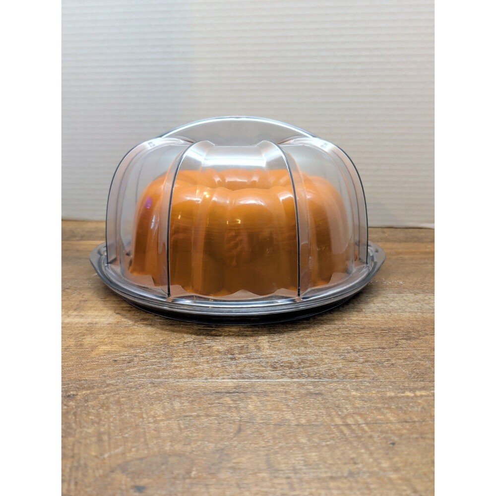 Nordic Ware Classic 12 Cup Bundt Pan with Twist-to-Lock Cake Keeper Carrier